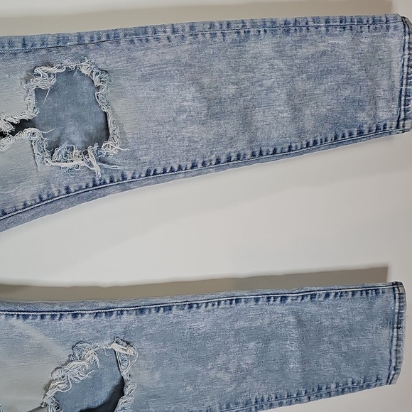 American Eagle 32x30 Light Blue Distressed Style Slim Jeans - Picture 3 of 8